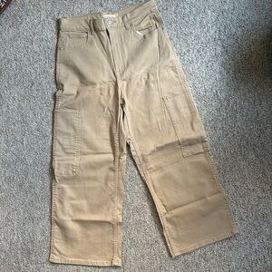 LEVI STRAUSS & CO
SIZE 30
HIGH WAISTED WIDE LEG CROP